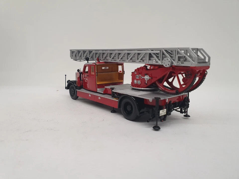 1/43 VERY RARE MERCEDES-BENZ LOD3750 DL26 FEUERWEHR BERLIN MINICHAMPS 439035370 - Image 3 of 4