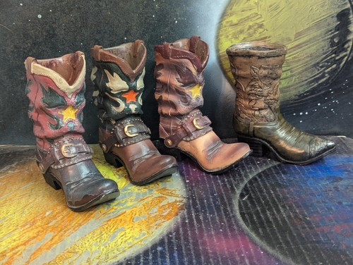 CUATRO Botas de Vaquero del Oeste (3 Ganchos de Pared de Resina y 1 Figura Decorativa) Bota de 5" de Alto - Imagen 2 de 23