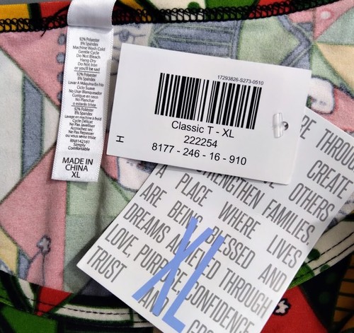 BNWT LuLaRoe Size XL (18/20) Classic Tee RARE LEGGING MATERIAL Christmas Santa - Picture 4 of 6