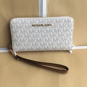 michael kors large logo wristlet