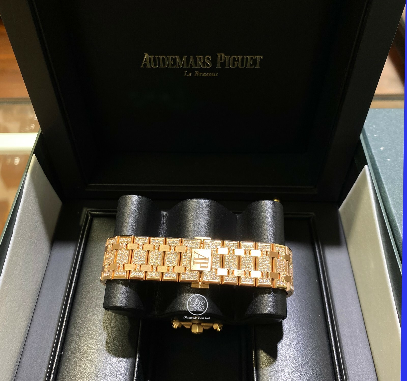 Audemars Piguet Royal Oak 41mm Chronograph Diamonds 26320OR.OO.1220OR.02 MINT - Image 5