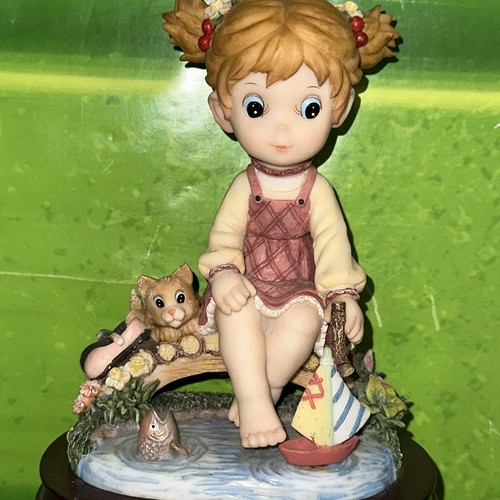 Figura Colección Montefiori NIÑA jugando en el agua con barco y gato - Imagen 3 de 4