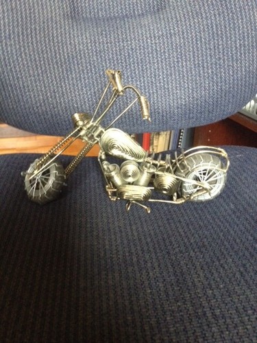 Motorcycle Wire Art 8" L x 6"H x 3.75" W - Photo 3 sur 3