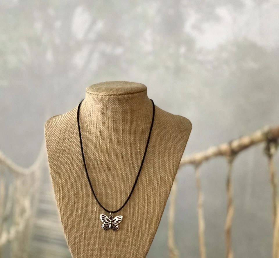 Mariposa Nuevo - Hermoso Collar Negro con Colgante Dije Plata Tibetana Foto 2 de 4