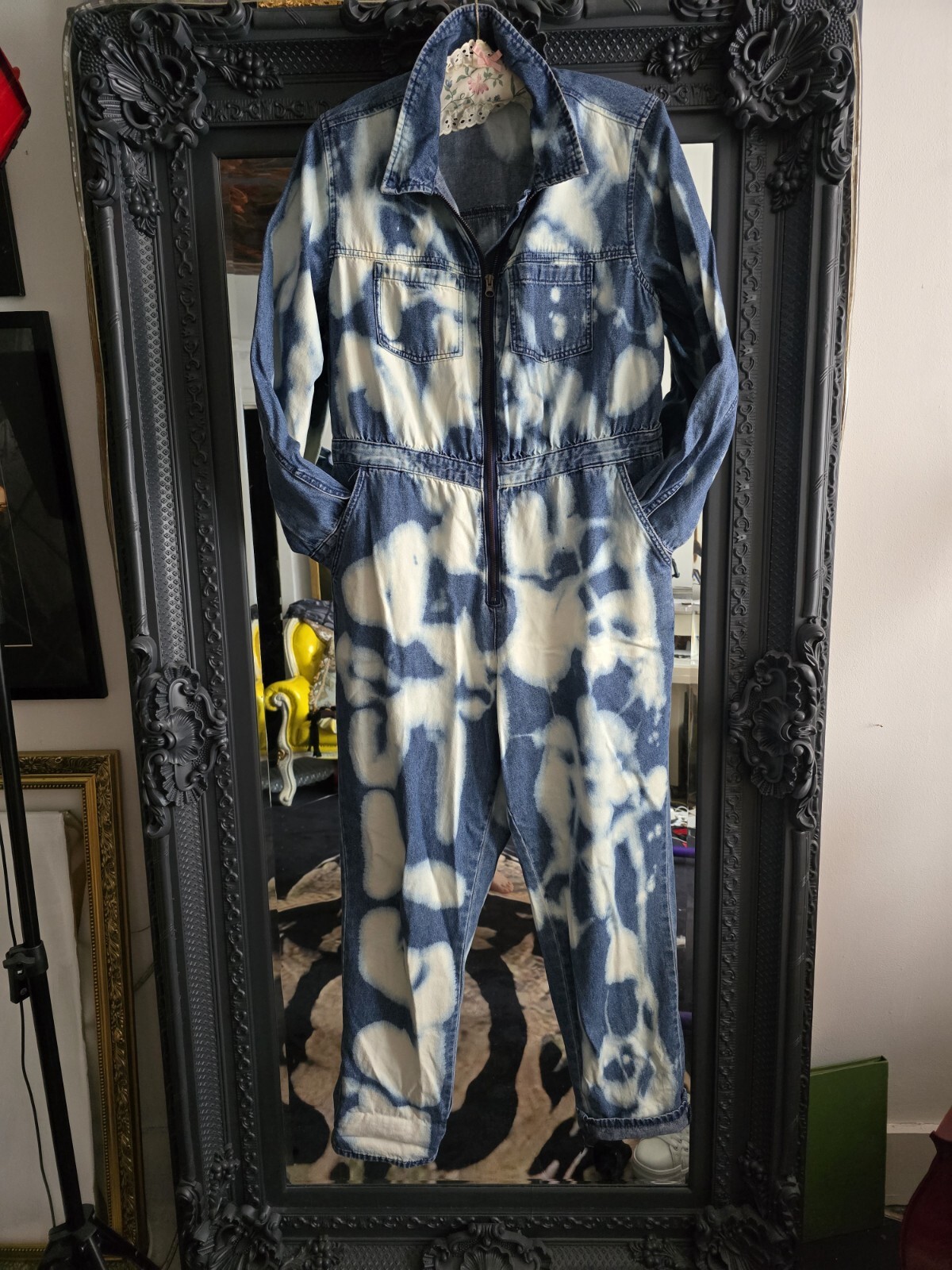 Picture 1 of 3