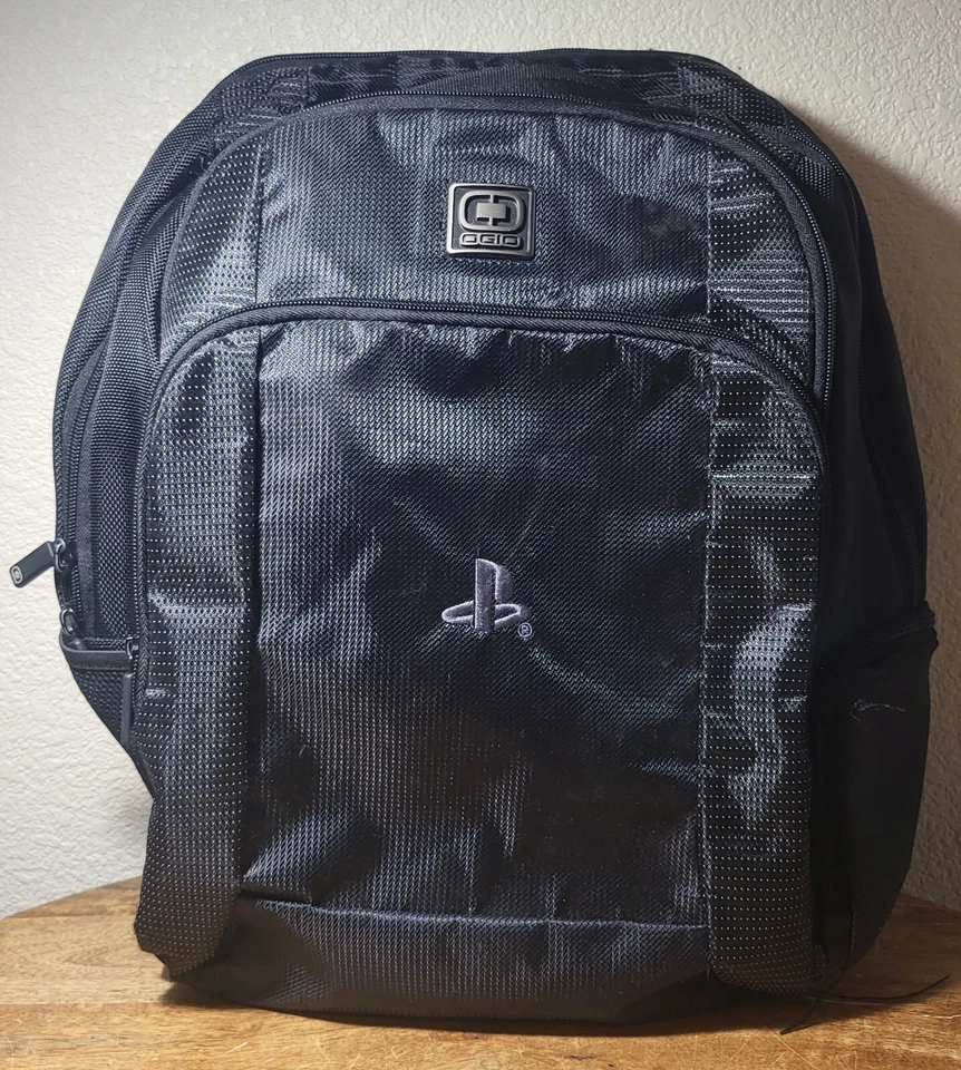 Mochila negra OGIO Playstation Techonogio Checkpoint Friendly para computadora portátil de 19" Foto 2 de 4