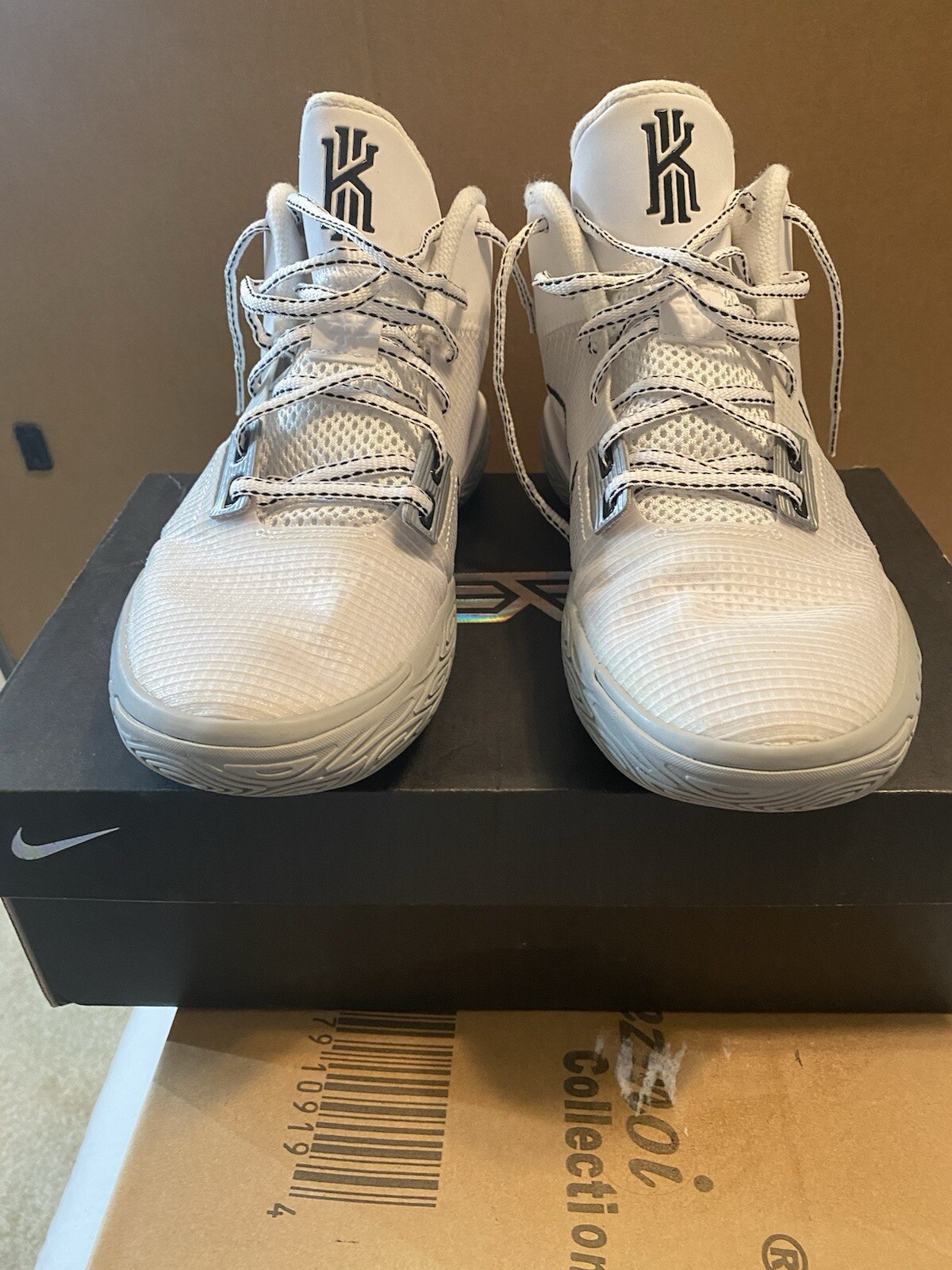 kyrie irving silver shoes