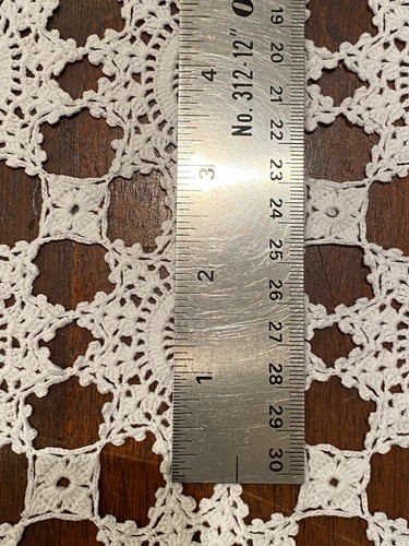 Gorgeous hand crocheted vintage tablecloth rectangle 48" x 48" white - Picture 7 of 9