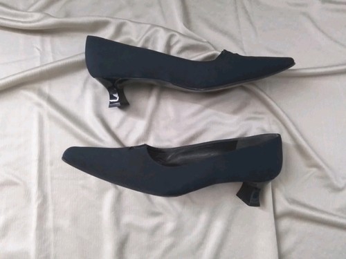 10 AAAA STUART WEITZMAN Dark Navy Fabric Kitten Heel Pump Heels - Picture 4 of 7