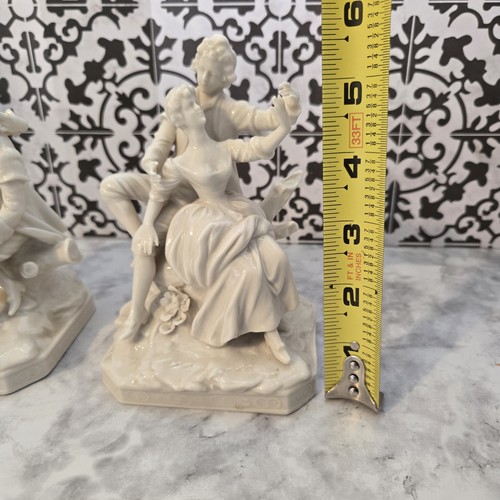 Paar Porzellan Statuen umwerbendes Paar unmarkiert matt Biskuit - Bild 10 von 11