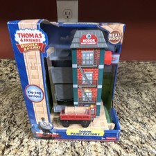 Fisher-Price Thomas Friends Wooden Railway Sodor Paint Factory Playset Y4498