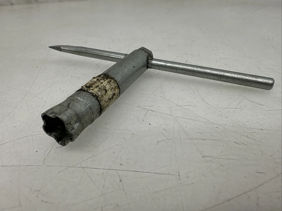 Tapacubos de rueda de alambre Chrysler Plymouth Dodge McGard cubierta bloqueo de llave Foto 3 de 4