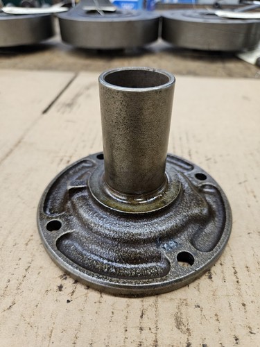 Saginaw 4-Speed Transmission Input Shaft Bearing Retainer 3859033 Genuine GM - Picture 5 of 10