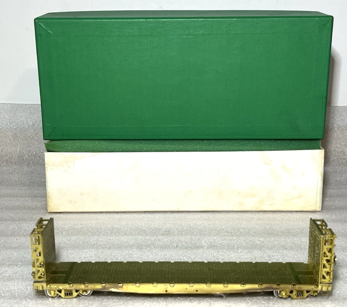 OVERLAND MODELS 3023 BRASS HO UP Bulkhead Flat Car w/Cast Ends NEW Boxed NICE