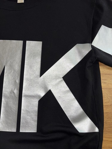 Michael Kors Sweatshirt mit Rundhalsausschnitt Damengröße Small schwarz silberfarben bedruckt gebraucht, in einwandfreiem Zustand - Bild 5 von 10