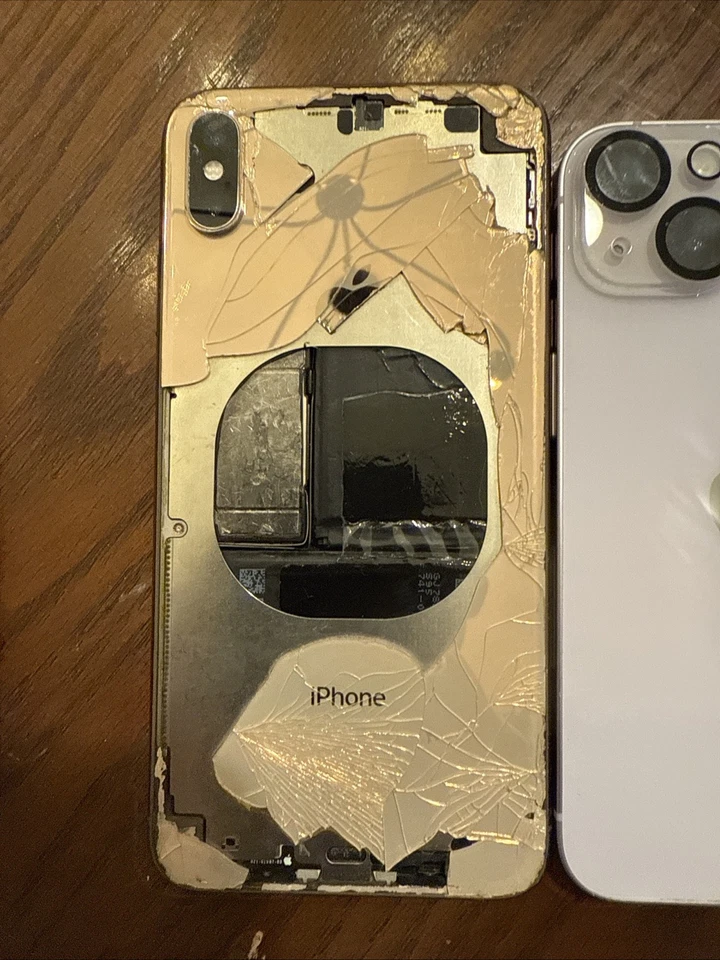 Parts Only Lot of 4 iphones PARTS ONLY Parts Only - Image 3 of 4