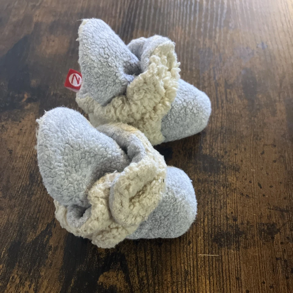 Botines de bebé Zutano unisex avena y gris polar ajustables talla 3 MO Foto 2 de 4