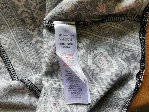 Cameo Rose Black pattern top size 10 - Picture 5 of 5