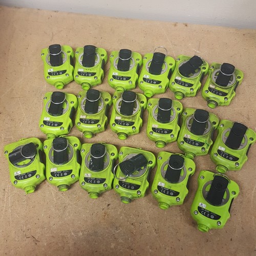 Lot of 29- Motorola XE RSM NNTN8203A Speaker Microphones (Green) -For Parts- - Picture 6 of 9