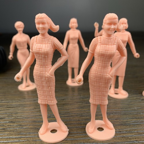 Lot of 8 Female Vintage Teenettes MPC Portugal Pink Plastic Dollhouse Figures - Picture 4 of 7