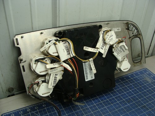 PACCAR / DYNACRAFT S64-60431200 SPEEDOMETER INSTRUMENT PANEL FROM PETERBILT 386 - Picture 4 of 15