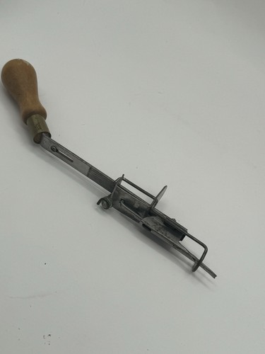 Antique Rug Hooking Tool Machine with Wooden Handle 1920s - Picture 10 of 10