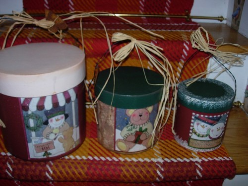SET OF 3 ROUND SNOWMAN BOXES--METAL HANDLES-RAFFIA BOW--3 SIZES-#R3-7 - Picture 5 of 24
