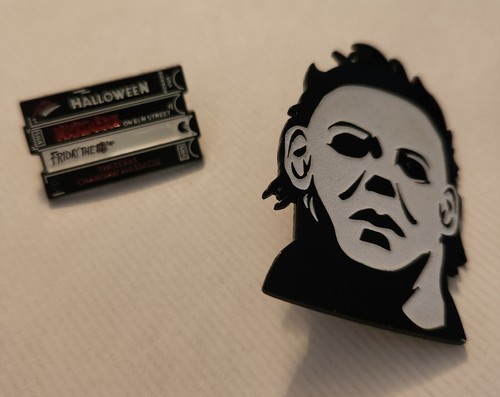 Juego de prendedores de película (2 prendedores) de Michael Myers y Hooror Halloween viernes 13 - Imagen 1 de 2