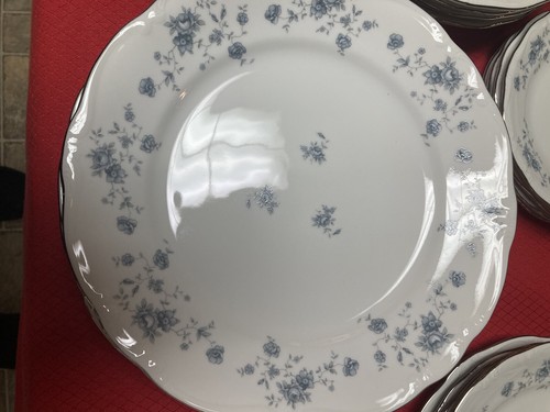 Johann Haviland BLUE GARLAND 28 Pc Set - Bavaria Germany, 4 Places -7 Pieces Ea. - Picture 2 of 7