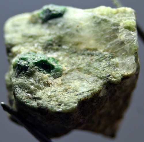 51.0 CT ultra rara!!! Cristalli di granato demantoide verde superiore esemplare in miniatura - Foto 6 di 8