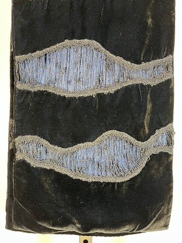Vintage 1990's black silk velvet scarf with midnight blue details ZOE HILLYARD - Picture 9 of 11