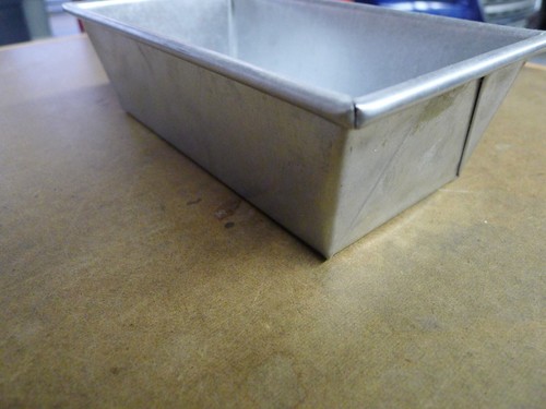 Chicago Metallic Professional 1-Pound Loaf Pan, 8.5-Inch-by-4.5-Inch, New - Picture 3 of 6