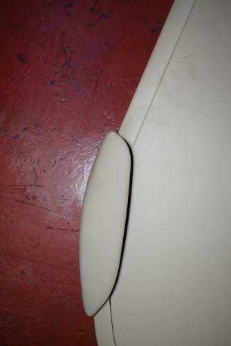 VOLVO XC60 CONSOLA CENTRAL CAJA REPOSABRAZOS CUBBY BOX CREMA 2010 - Imagen 5 de 6