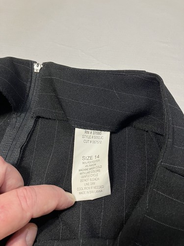Tuta donna usata in ottime condizioni "Giorgio Fiorlini" poliestere/rayon 2 pezzi pin righe pantaloni taglia 14 - Foto 17 di 17