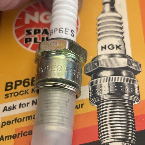 100% Genuine NOS RARE BOX NGK BP6ES 7333 Spark Plugs Set Of Four Vol. Discount - Picture 9 of 11