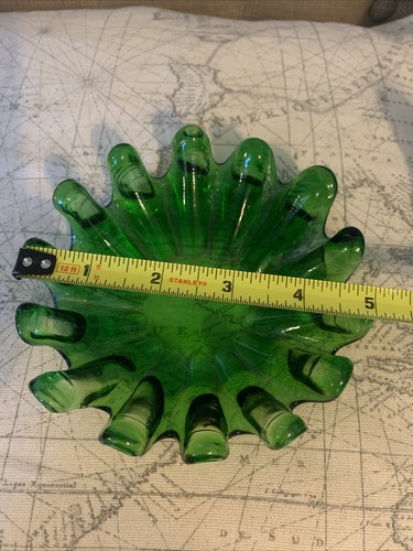 VINTAGE MCM Green Blown Glass Ashtray/Trinket/Candy Ruffled Rim Dish 5” - Picture 6 of 7