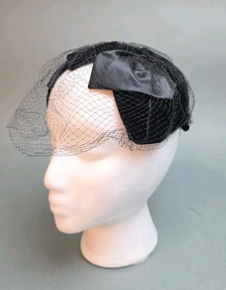 Винтажная черная бархатная и атласная церковная шапка-таблетка с сеткой - Изображение 2 из 4