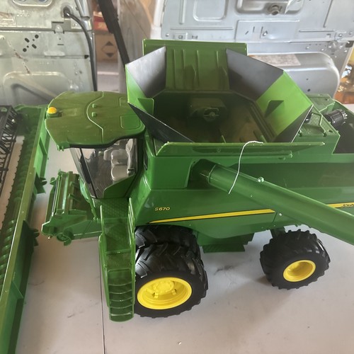 Ertl John Deere S670 Combine W Corn & Bean Heads Lights Up & Sound Clean Works! - Picture 2 of 21