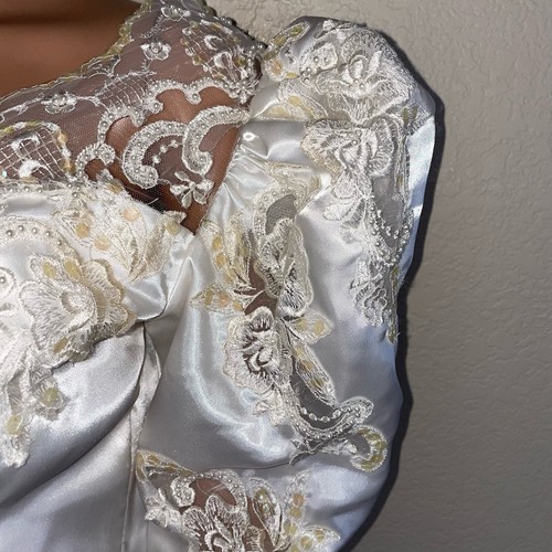 Vintage handmade 1970's 80's wedding dress heavily laced and beaded white SZ 8 - Imagen 18 de 19