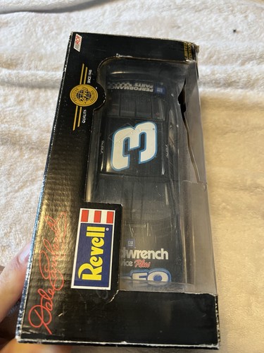 Dale Earnhardt 2001 Oreo GM Goodwrench Monte Carlo Revell 1/24 Diecast - Picture 2 of 7