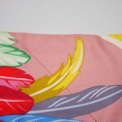 Bufanda Hermes Twilly Danse Pacifique rosa, seda multicolor con caja #T268 - Imagen 8 de 12