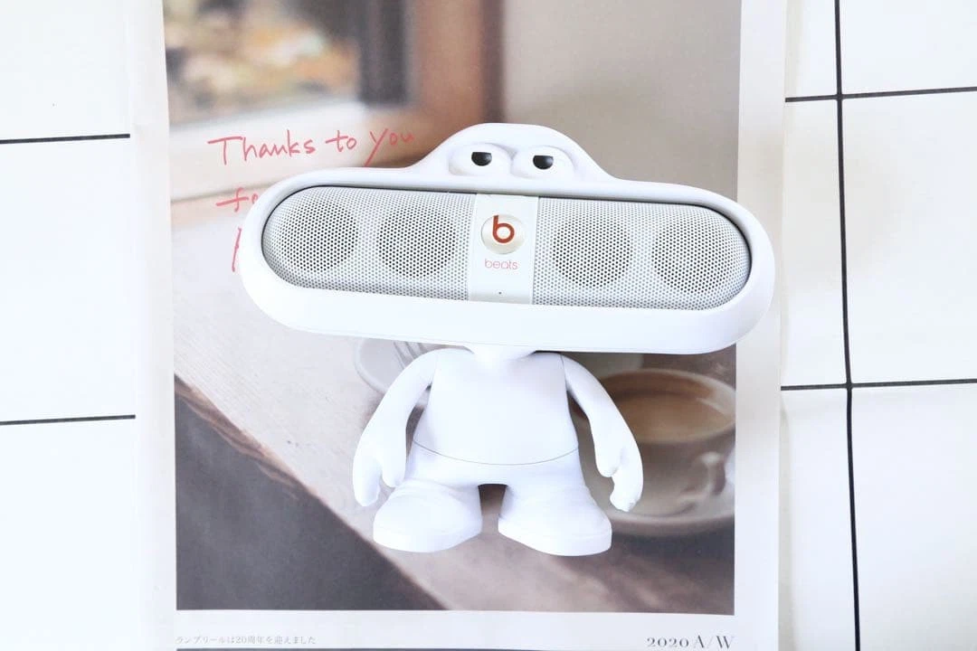 Beats by Dr Dre Pill 2.0 White speaker + stand set system wireless