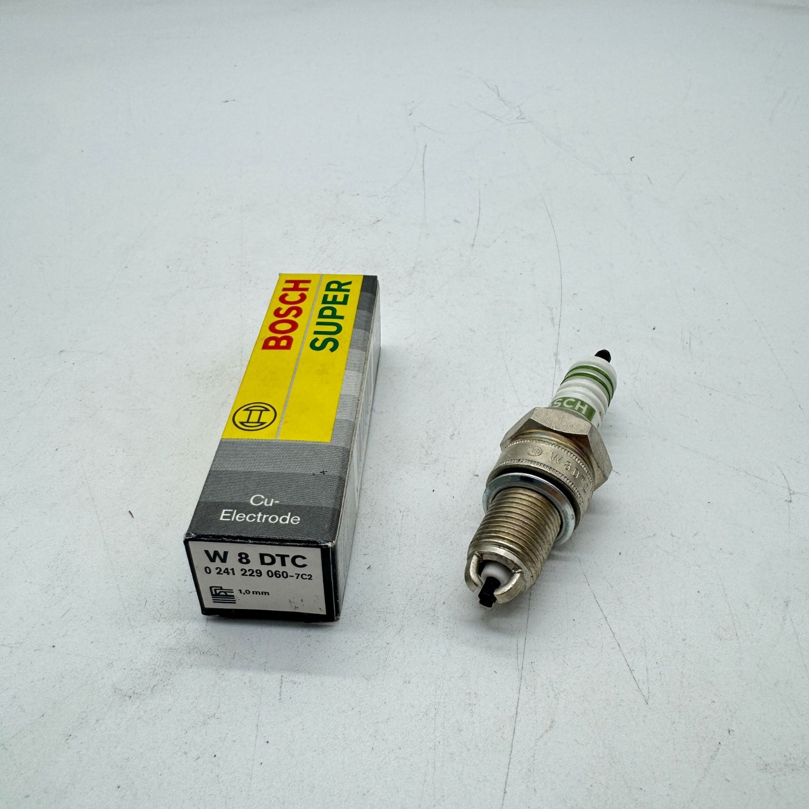 BOSCH - Spark Plug 0 241 229 060 AUDI FM-234