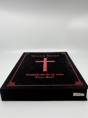 Malice Mizer Photo Book Cathedrale de la Rose Livre Rose w/cross pendant - Bild 3 von 23