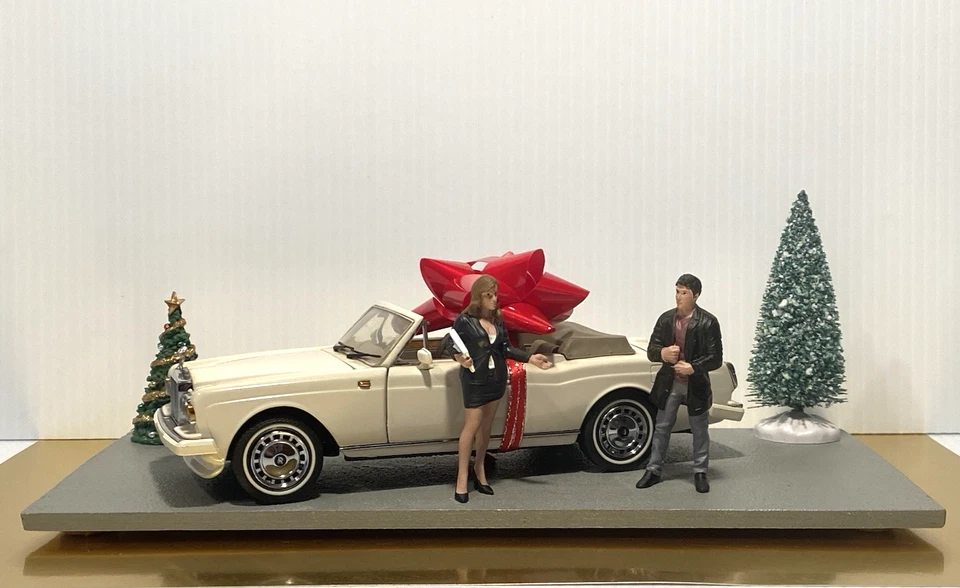 Rare Franklin Mint 1993 Rolls Royce Corniche IV At the Showroom W/ a Salesperson - Image 2 of 4