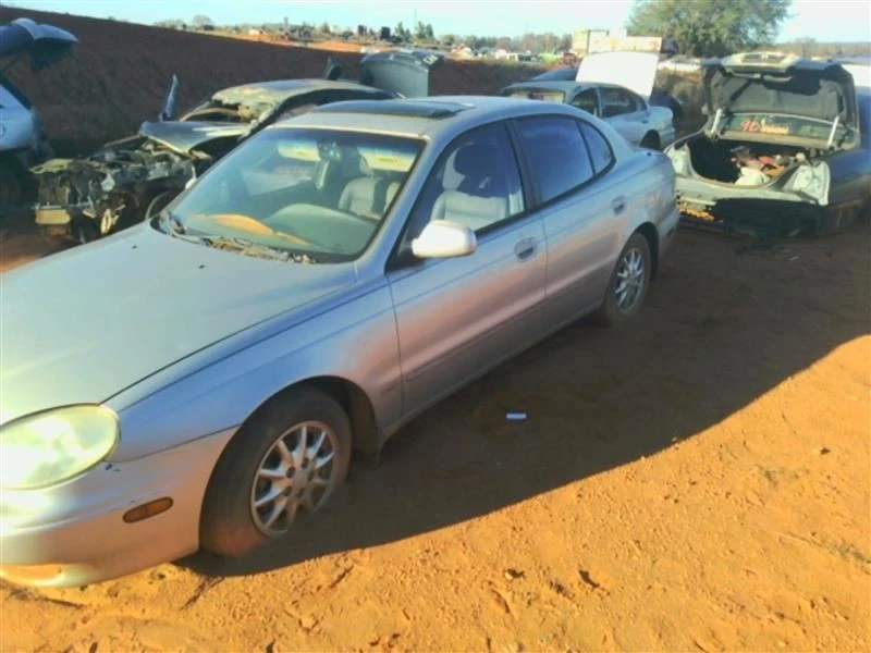 Puerta delantera izquierda del conductor eléctrica para 97-02 LEGANZA 158931 Foto 2 de 4