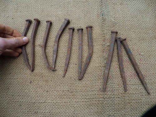 JUEGO DE 10 GRANDES UÑAS DE FERROCARRIL ANTIGUAS HERRERO DE UÑAS FORJADO A MANO DE COLECCIÓN - Imagen 2 de 9