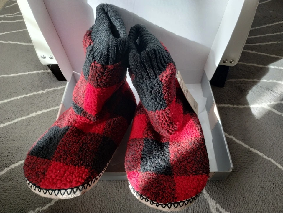 全新带标签带盒拖鞋袜水牛格子图案 — 第 2/4 张图片