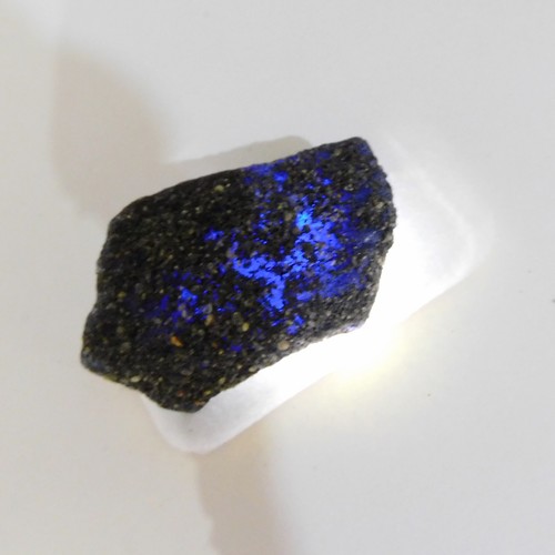 Natürlicher Saphir blau 76,35 ct ungeschliffen raue Erde abgebaut ZERTIFIZIERT loser Edelstein