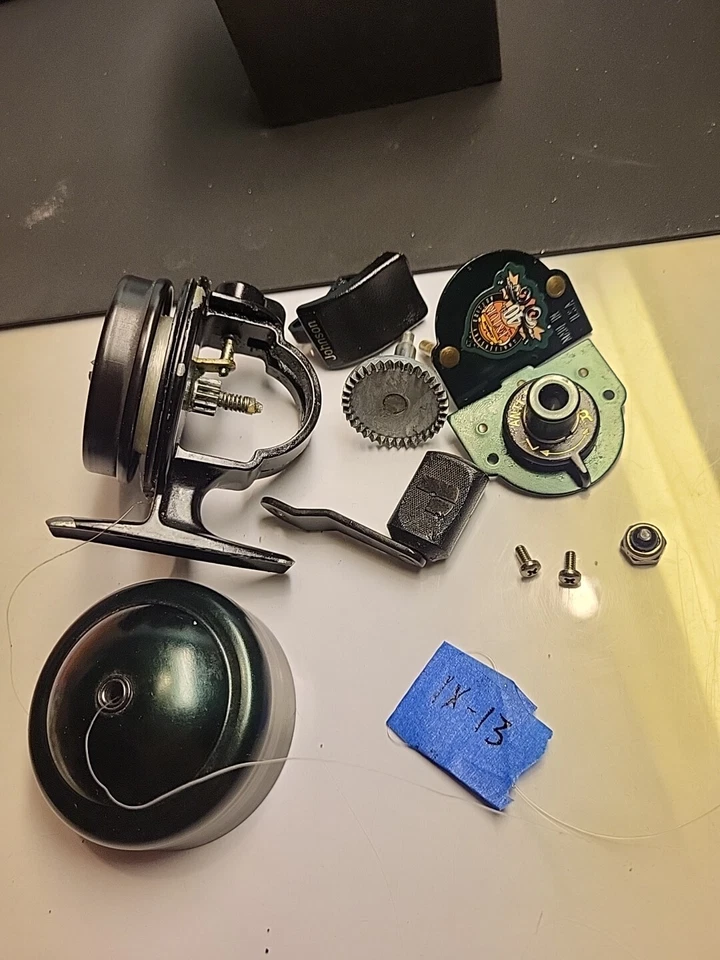 Carrete spin-cast vintage Johnson Century 40 aniversario - Hecho en EE. UU. SKU1x-13 Foto 2 de 4